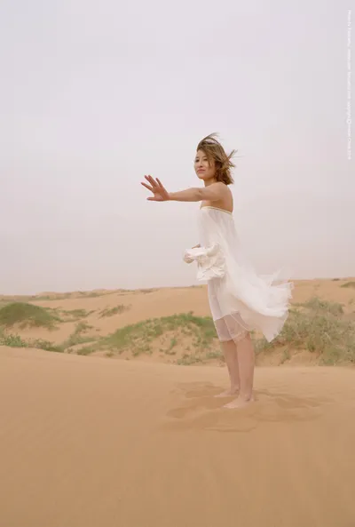 凌云娇 Dancer on the Dunes