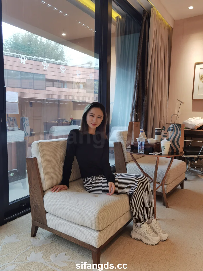 Modelo chinesa 子义 Ensaio privado nu sexo foto 1