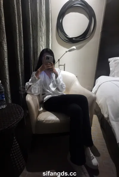 Page 10 | Chinese Model 子义 Private Sex Photo Set
