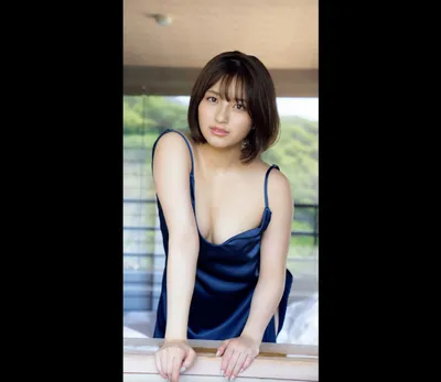 大和田南那 22 year old with slight fever