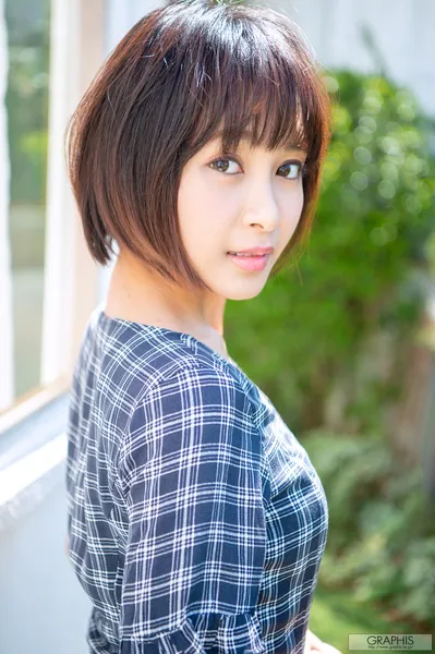 AIMI Rika (逢見リカ) First Gravure
