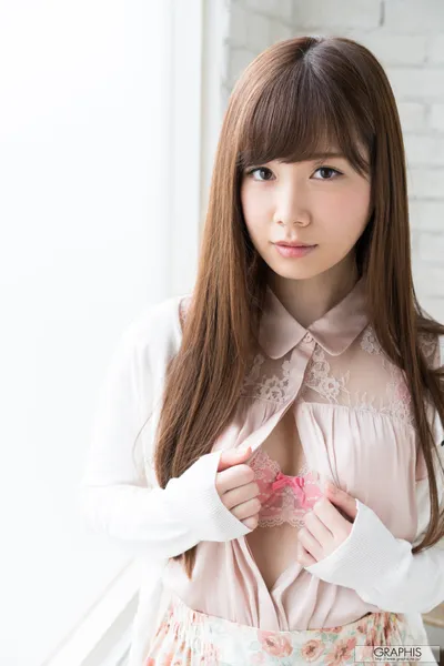 AKARI Tsumugi (明里つむぎ) First Gravure