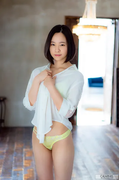 HATSUNO Fumika (初乃ふみか) First Gravure