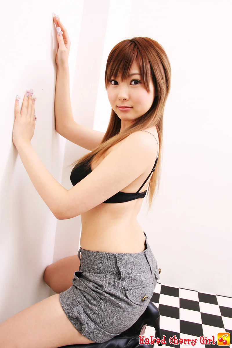 Hitomi Naked Cherry Girl larawan 4