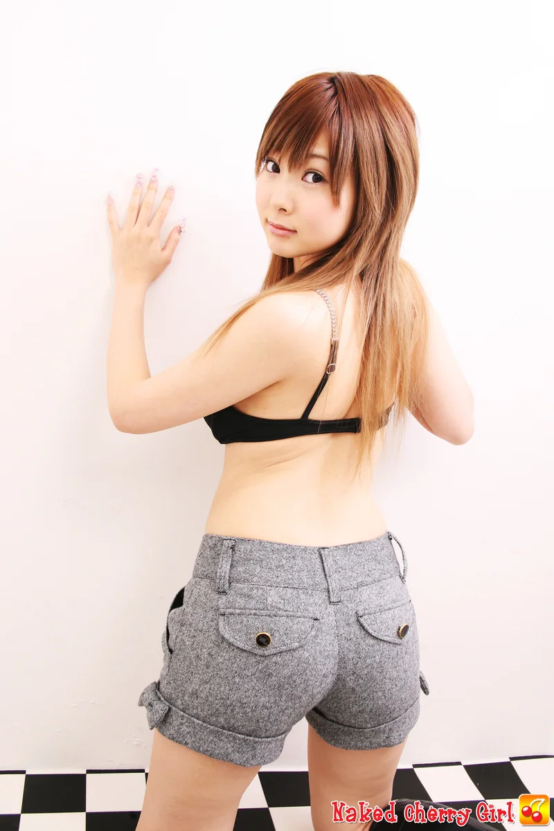 Hitomi Naked Cherry Girl larawan 9