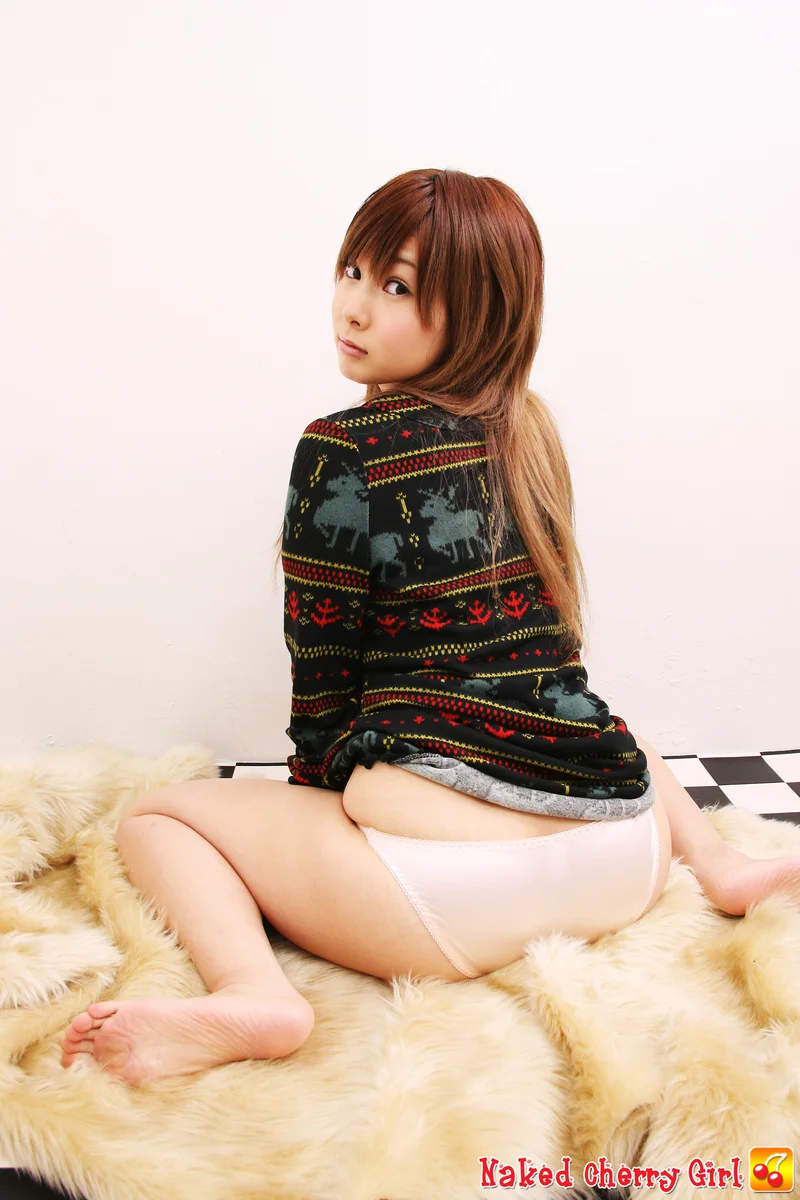 Hitomi Naked Cherry Girl larawan 19