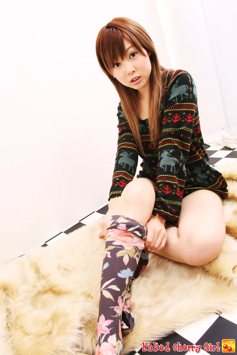 Hitomi Naked Cherry Girl larawan 21