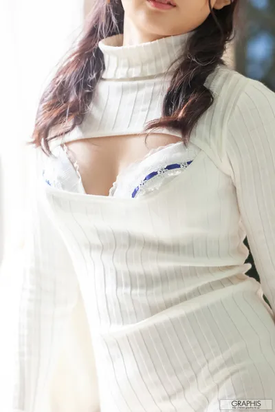 Page 4 | HORISAWA Mayu (堀沢茉由) First Gravure