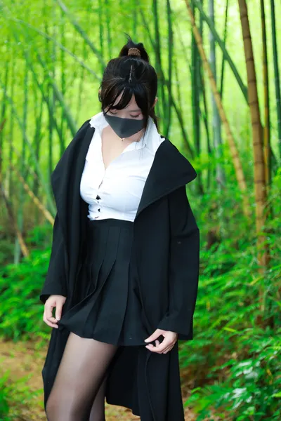 Chinese Model 李佳 黑百褶裙森林