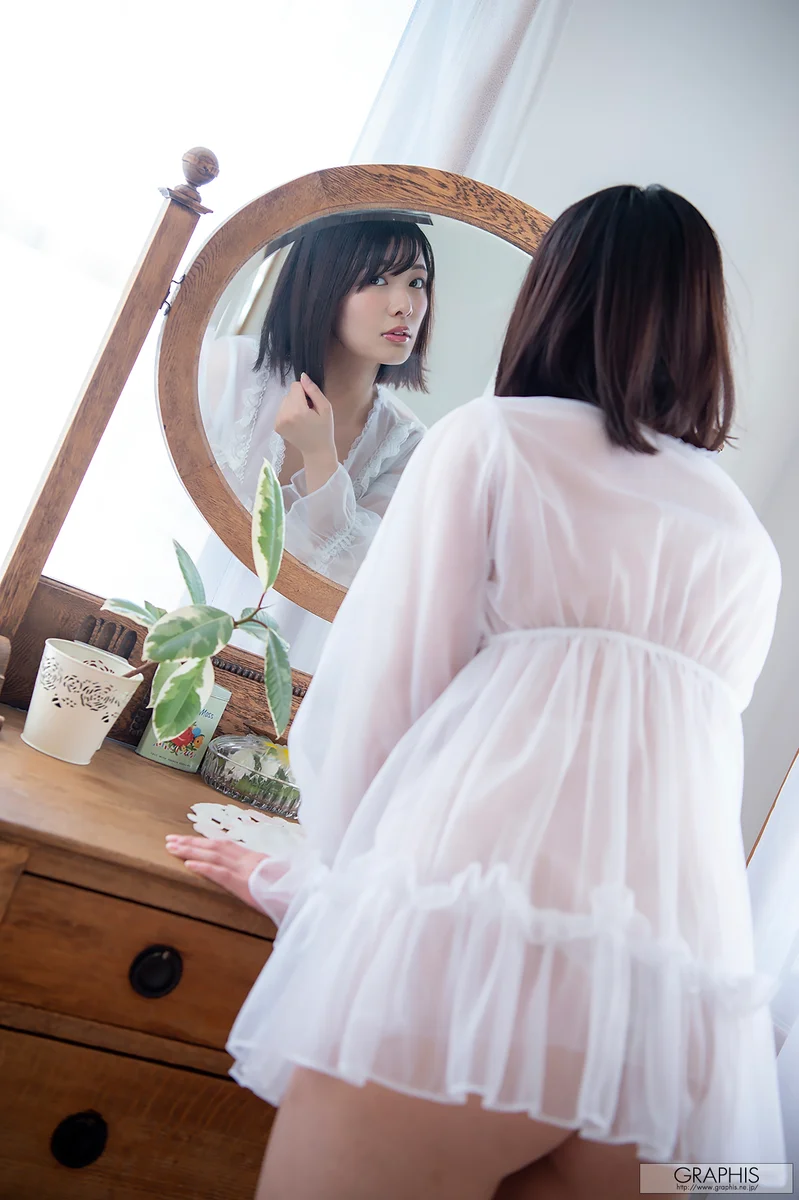 KOIZUMI Hinata (小泉ひなた) First Gravure larawan 77
