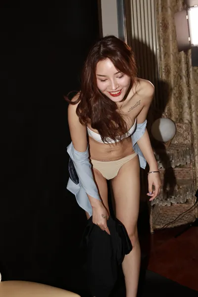 Halaman 14 | Model Tiongkok 曼玉 Set foto privat telanjang