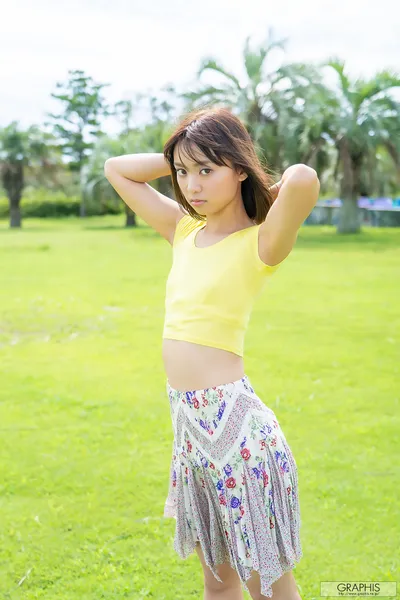 MONAMI Suzu (もなみ鈴) First Gravure