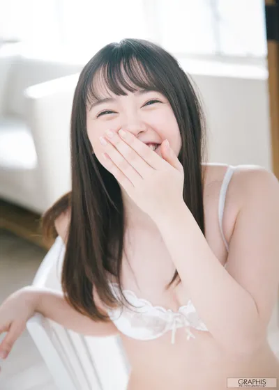 Page 2 | OGURA Yuna (小倉由菜) First Gravure