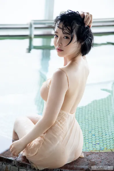 Page 3 | SANNOMIYA Tsubaki (三宮つばき) First Gravure