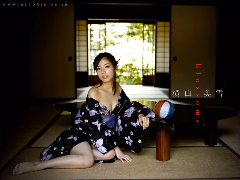 YOKOYAMA Miyuki (横山美雪) Blossoms foto 106