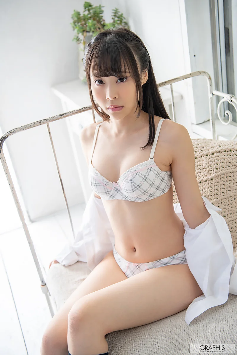 YOSHIOKA Hiyori (吉岡ひより) First Gravure foto 55