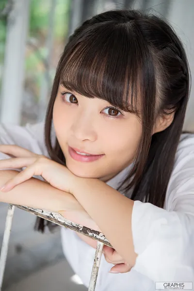 Page 2 | YOSHIOKA Hiyori (吉岡ひより) First Gravure