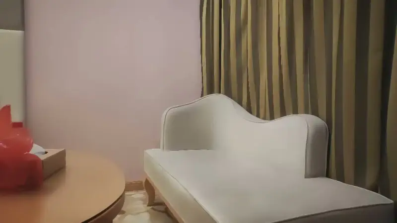 Kecantikan klasik dengan ketampanan dipanggil untuk bekerja dalam keadaan mabuk!