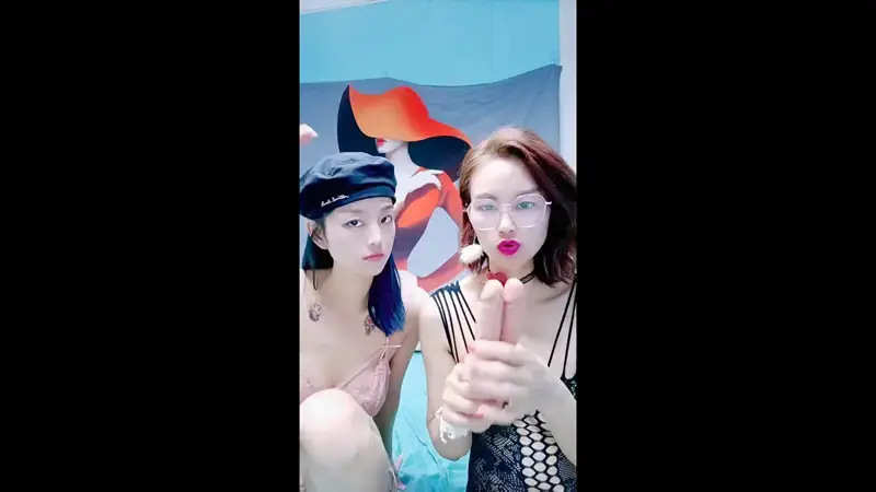 Mother trains her daughter to show her full face in a passionate show