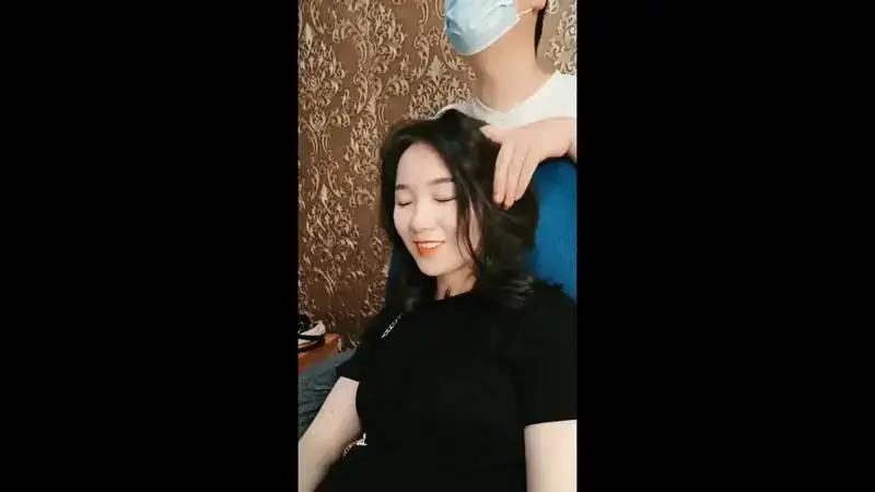 The plot shows that a sexy girl in black stockings is looking for a male technician to massage with oil