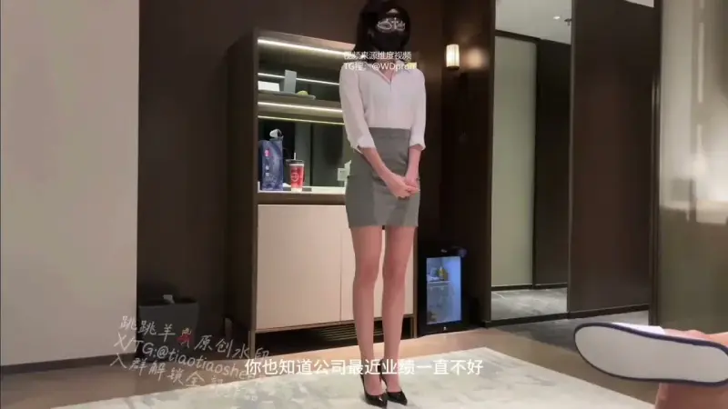 Because of her husband's performance, the female secretary took the initiative to devote herself to dance music and offered up her body to be played with by her boss, with all kinds of postures.
