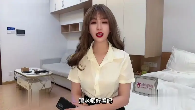 The sexy and plump head teacher teaches by herself