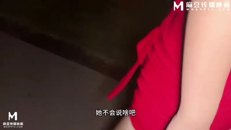 The sister-in-law who trained her buttocks to have sex on the stairs was discovered by the delivery man and invited to join her.