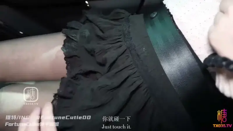 Black stocking car shock ignores passers-by and goes straight to fight