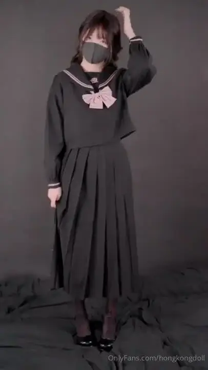 穿著可愛的黑色JK+超誘惑黑絲
