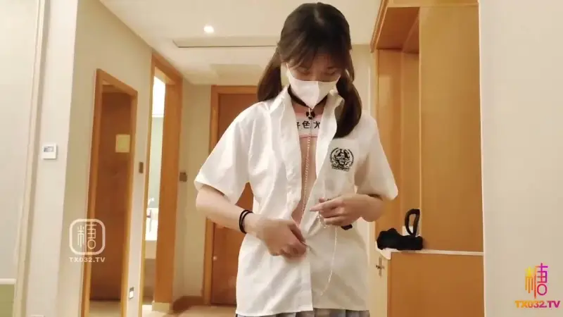 The lustful beauty serves the master, the cute little slut gets fucked crazily by the big cock