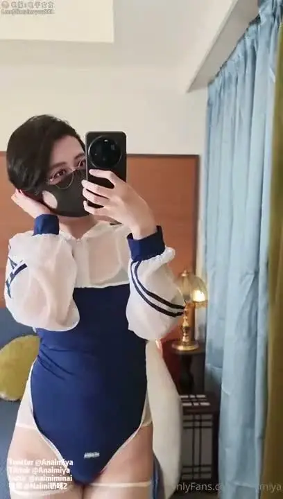 Shikusui masturbates with white silk stockings, sultry short hair, full of XP