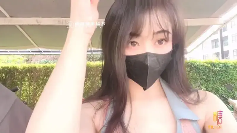 Vacuum shopping on weekends, sex exposed on the balcony